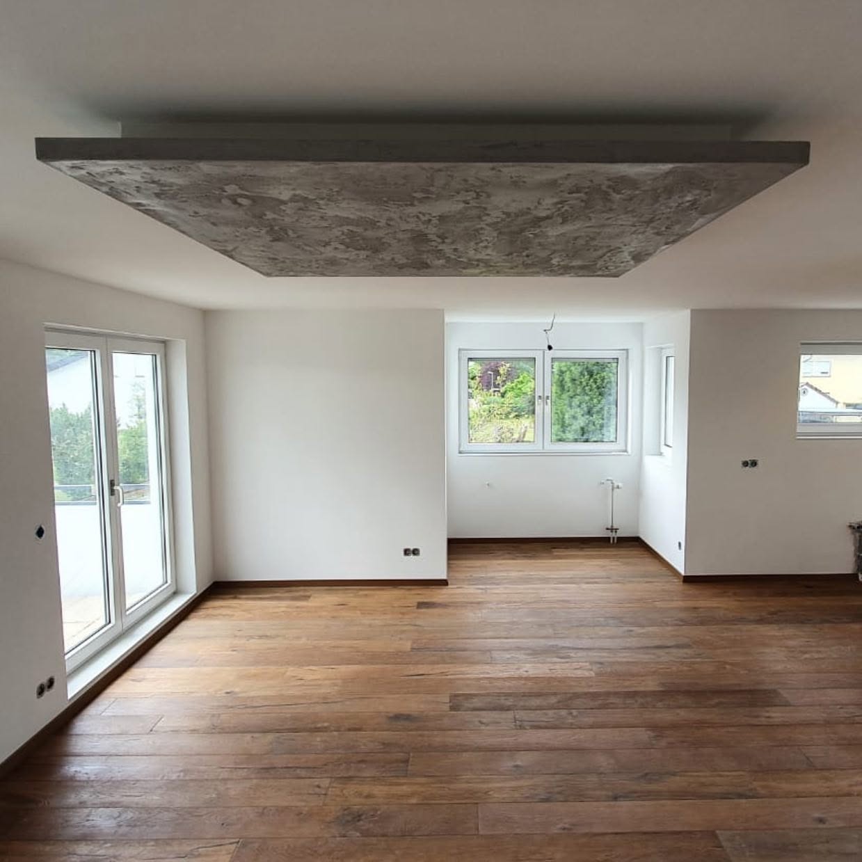 Deckensegel in Betonoptik