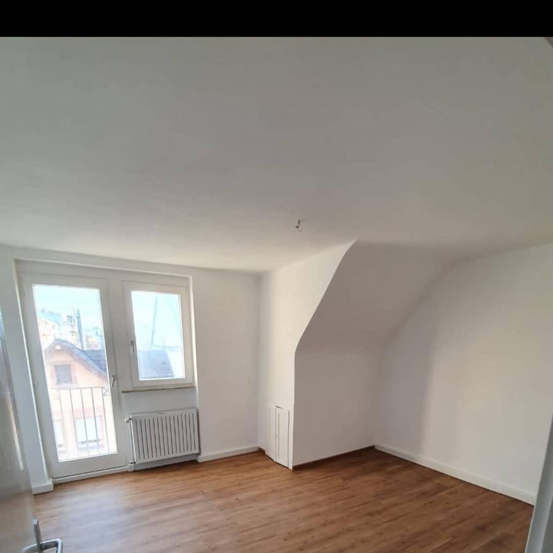 Dachwohnung mit Balkontür