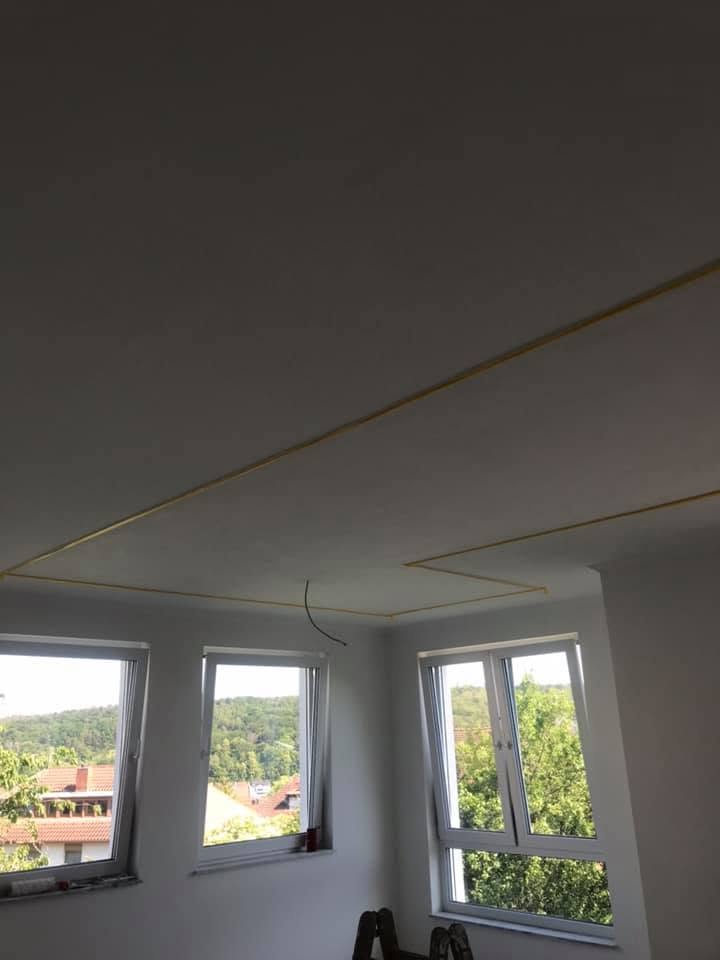 Abgehängte Decke abgeklebt